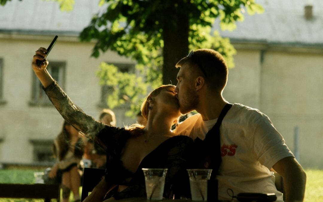 7 Ways to Make Him Fall in Love With You